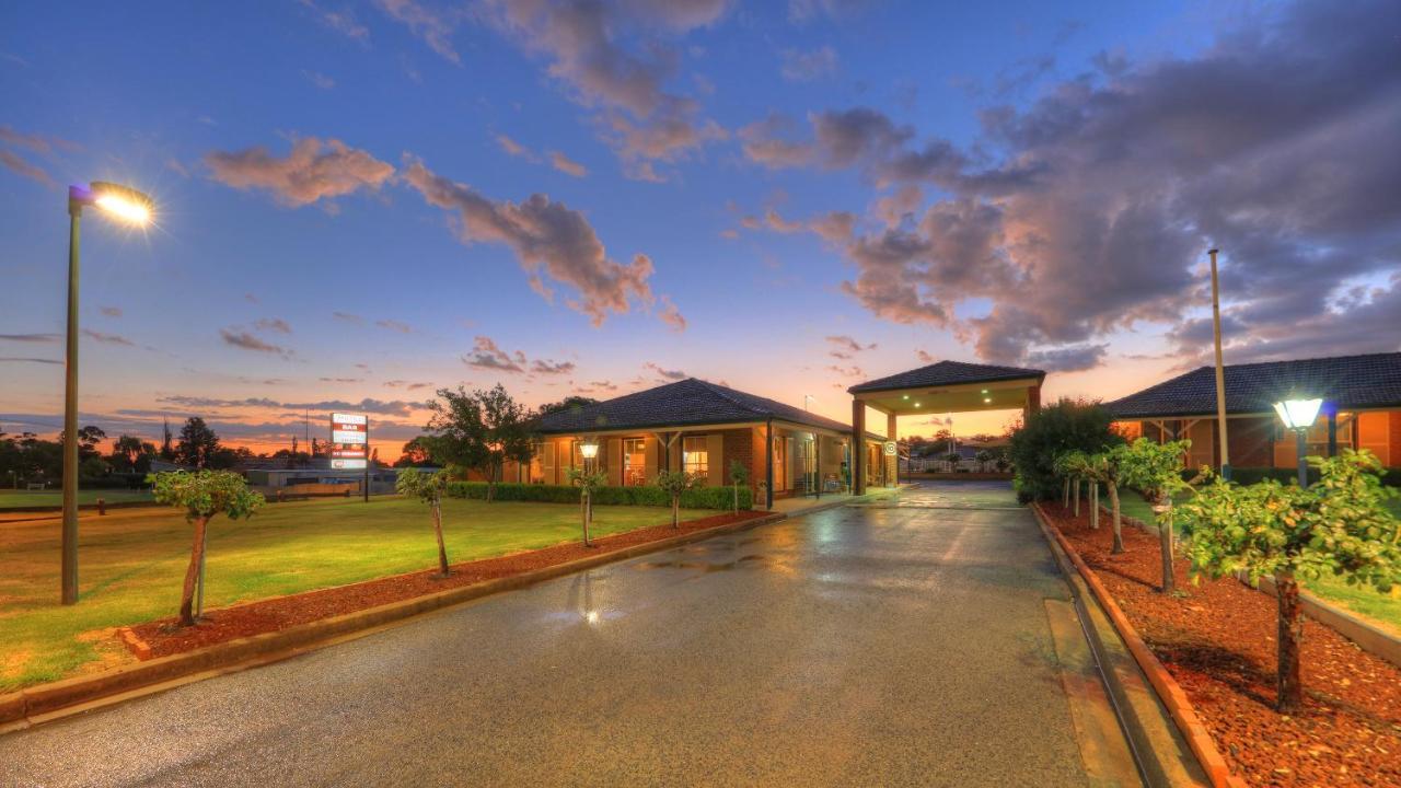 Bushman'S Motor Inn Parkes Exteriör bild