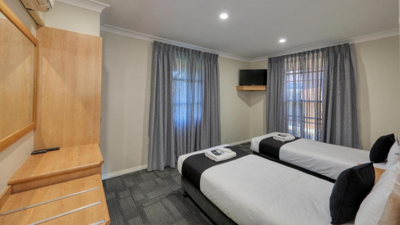 Bushman'S Motor Inn Parkes Exteriör bild