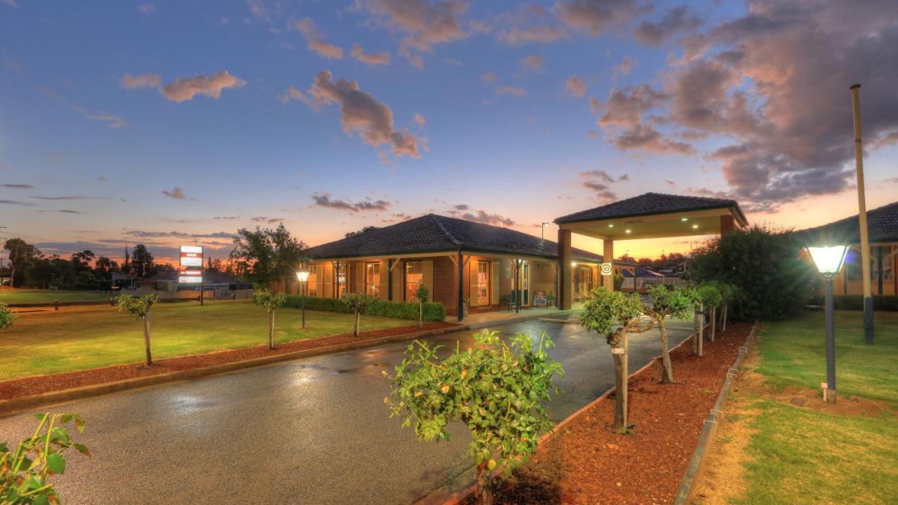 Bushman'S Motor Inn Parkes Exteriör bild