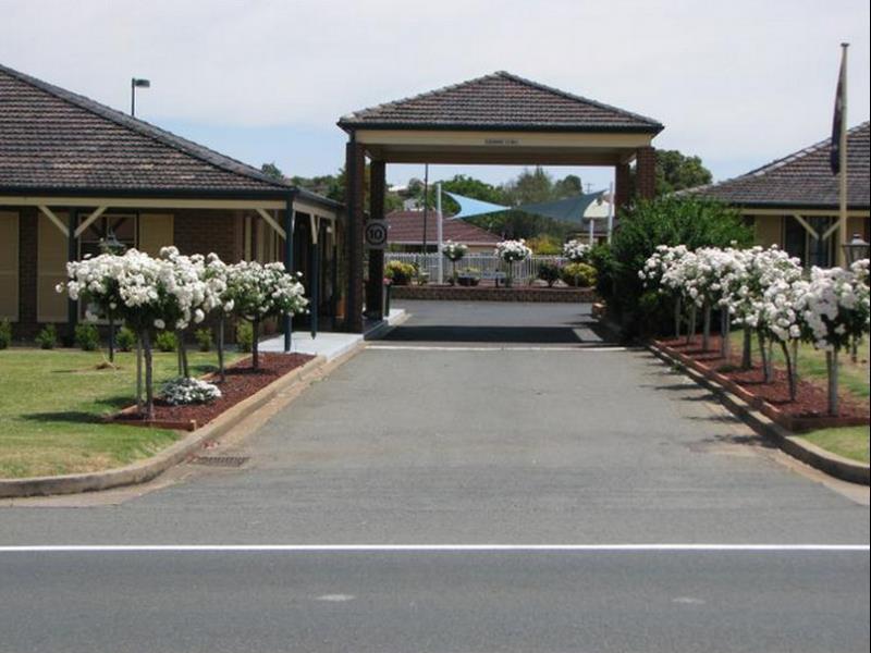 Bushman'S Motor Inn Parkes Exteriör bild
